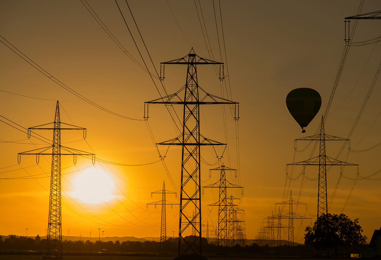 Hot air balloon flying behind pylons